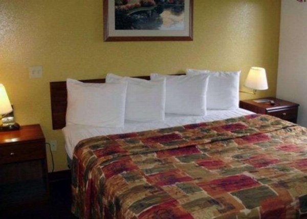 Rodeway Inn Salina image 9